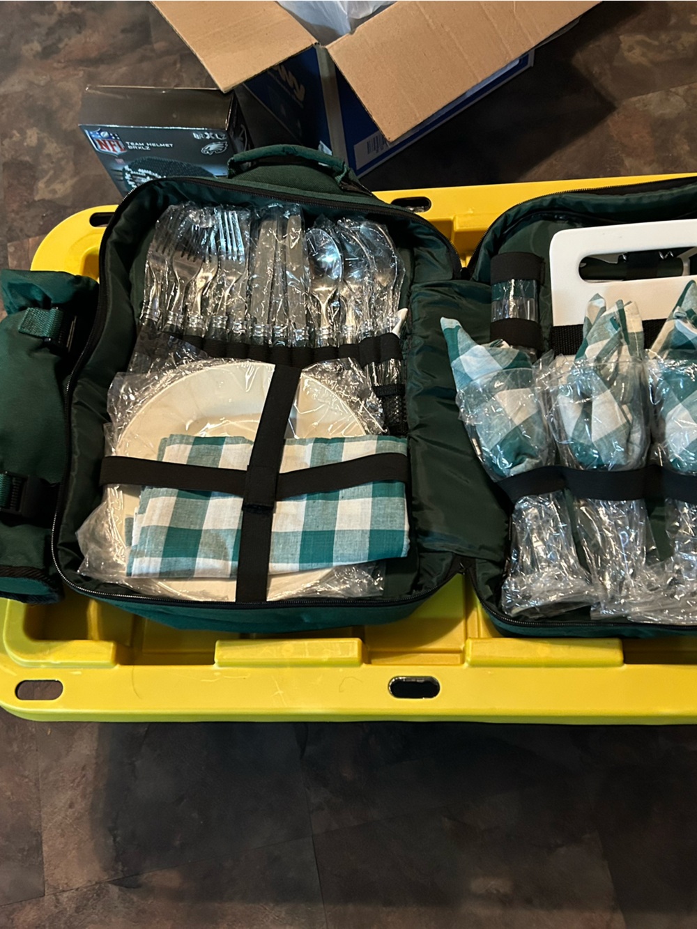 Green Picnic Tote Set with Teal Plaid Tableware never used. Vintage
